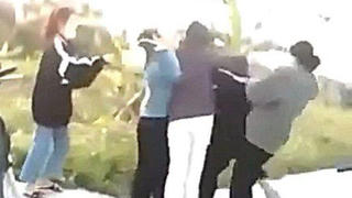 Nữ sinh bị bạn đánh hội đồng vì mâu thuẫn trên mạng xã hội