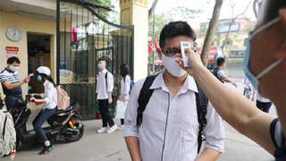 Hà Nội dự kiến cho học sinh THPT trở lại trường: Con háo hức, cha mẹ ái ngại