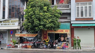 Cháy nhà lúc rạng sáng, 3 người trong gia đình tử vong