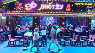 TP HCM mở lại quán bar, karaoke từ ngày 10/1
