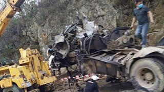 Tin giao thông đến sáng 27/1: tàu Bắc – Nam lật ngang, Liên tiếp tai nạn xe tải khiến 2 người tử vong