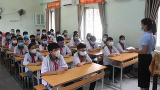 Hôm nay, nhiều địa phương cho học sinh trở lại trường