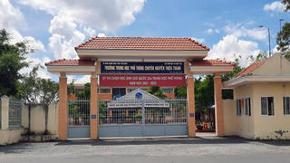Giáo viên dạy giỏi Văn bị tố dâm ô nam sinh