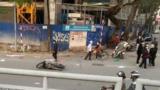 Tin giao thông đến sáng 4/4: Xe 'điên' lao vào tiệm bánh mỳ, 6 người bị thương; Xe máy lao xuống mương, 1 người tử vong