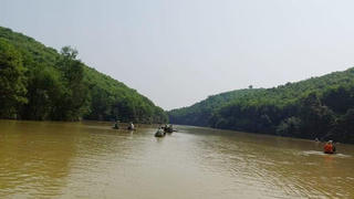 Tìm kiếm người đàn ông mất tích khi chèo thuyền ở đập Khe Nậy