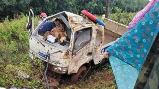 Tin giao thông đến sáng 3/5: Đại úy cảnh sát bị thương khi xe chuyên dụng nổ lốp; Xe máy va chạm xe khách, 3 người tử vong