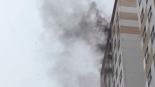 Cháy căn hộ chung cư nghi do sạc điện thoại phát nổ