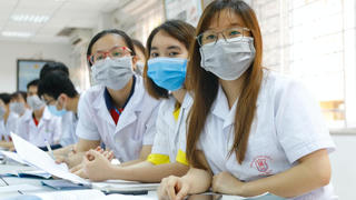 Học phí nhiều trường ngành y dược tăng cao