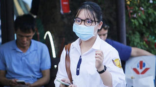 Bất ngờ điểm chuẩn trường THPT chuyên Ngoại ngữ