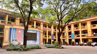 Một thí sinh bị ngất trong ngày đầu thi lớp 10 tại Hà Nội