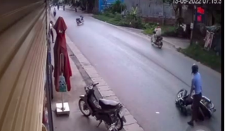 Tin giao thông đến sáng 18/6: Xe con chặn đầu ô tô khách tìm người; Xe “ma” lượn trên đường khiến nhiều người thót tim