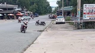  Thi thể bé trai 1 tháng tuổi trôi dưới kênh