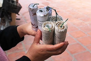 Hai nam sinh lớp 9 nguy kịch nghi do tự chế pháo nổ