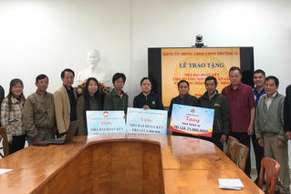 Bàn giao nhà Đại đoàn kết cho 2 gia đình có hoàn cảnh đặc biệt khó khăn ở Đà Lạt