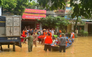Người dân Thái Nguyên chung tay vượt lũ