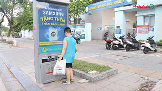 Hà Nội: Người dân thích thú với thùng rác có thể tạo ra điện