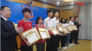 Trao giải cuộc thi trực tuyến toàn quốc “Pháp luật học đường“