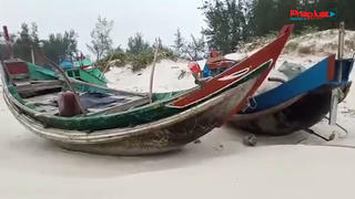 Quảng Bình: Sóng đánh chìm thuyền, 2 ngư dân rơi xuống biển mất tích 