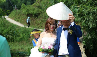 'Yêu ai, anh băng sông dài cho đẹp lòng trai'