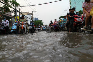 Dân ngã sấp mặt vì triều cường, BV Nhi Đồng quá tải, HĐND TP vẫn quyết xây nhà hát giao hưởng