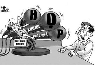 Thật vô duyên khi có đồng chí đang phát biểu, đồng chí bên cạnh lại đang nhồm nhoàm ăn 