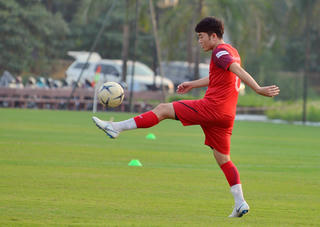 Xuân Trường âm thầm sang Hàn Quốc phẫu thuật