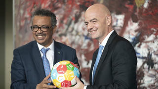 Chủ tịch FIFA Gianni Infantino: 'Không có giải đấu nào xứng đáng để chúng ta phải đánh đổi sinh mạng'