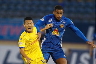  V.League 2020: Trọng tài biên trận Quảng Nam - DNH Nam Định bị treo cờ