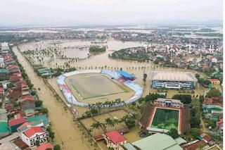 Hồng Lĩnh Hà Tĩnh thi đấu trên sân Hàng Đẫy