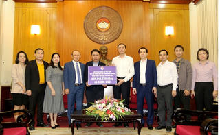 HLV Park Hang seo và VFF ủng hộ gần hơn 300 triệu đồng cho miền Trung