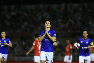 V.League vòng 5: Duy Mạnh bật khóc sau khi ghi bàn