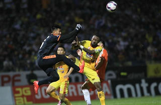 Hoàng Vũ Samson bị treo giò 3 trận