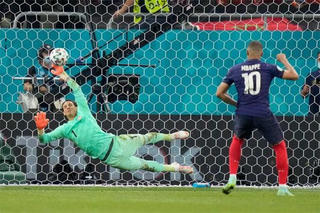 Kỳ nghỉ hè đáng quên của Mbappe 