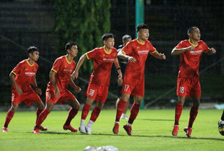 U22 tập luyện hướng tới Vòng loại U23 châu Á 2022