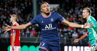  Mbappe ở lại Paris Saint-Germain