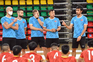 HLV Phạm Minh Giang: 'Toàn đội sẽ cố gắng giành 3 điểm'