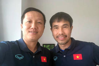 HLV Phạm Minh Giang khỏi COVID-19, về nước cách ly cùng học trò