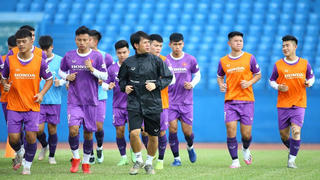 U23 tập luyện tại vùng nắng nóng