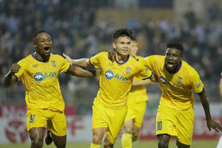 Vòng 3 Night Wolf V.League 1-2022: Bùng nổ bàn thắng, khán đài bội thu 