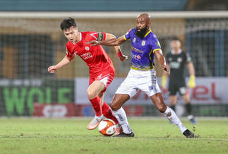 Văn Hậu là điểm nhấn trong trận "derby thủ đô"