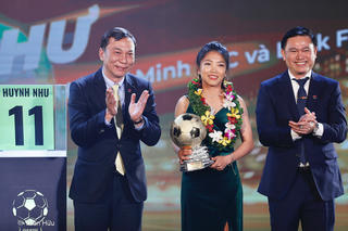 Huỳnh Như đoạt Quả bóng vàng Việt Nam 2022