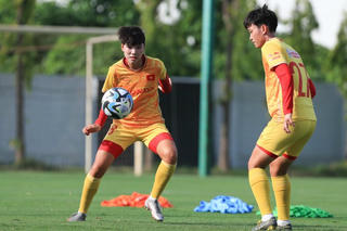 Đội tuyển nữ Việt Nam hào hứng trải nghiệm trái bóng World Cup