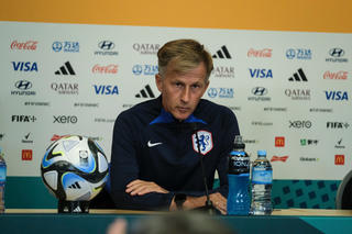 HLV nữ Hà Lan: ‘Không dễ để thắng đậm nữ Việt Nam’ 