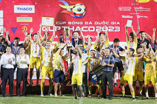  CLB Thanh Hóa nâng siêu cúp 