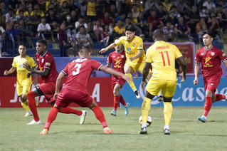 Khai mạc V.League: Hấp dẫn trong ngày khai hội