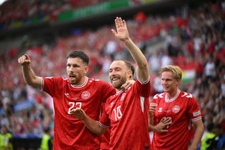 Eriksen chơi ấn tượng, Đan Mạch vẫn đánh rơi chiến thắng