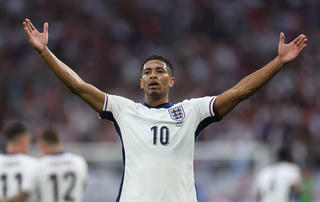 Tồn tại hay là kẻ bên lề?