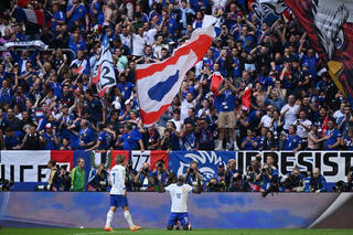 "Gà trống gáy vang" vào tứ kết