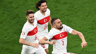 "Chung kết sớm" ở vòng tứ kết