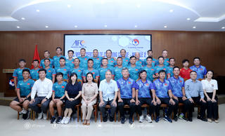  Văn Quyến hoàn thành khóa học HLV chứng chỉ A/AFC 